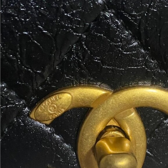 CHANEL VIP GWP Black Quilted Crossbody Phone Bag with Houndstooth Coin Pouch - Picture 11 of 16